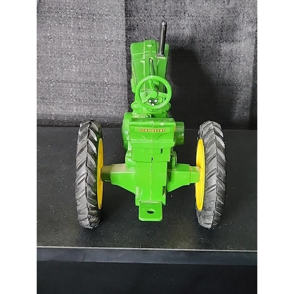 John Deere 1953 Model 70 Row Crop Farm Tractor 1/16 ERTL - Picture 4 of 5